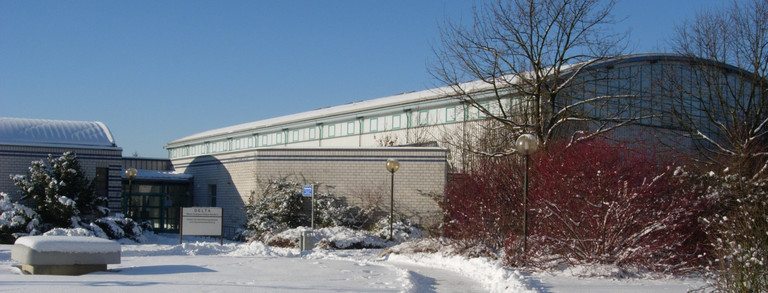 DELTA im Schnee DELTA-Gebäude im Winter mit viel Schnee